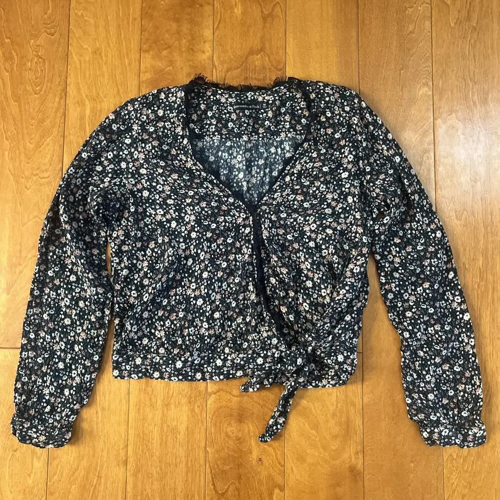 Abercrombie & Fitch Floral Wrap Top Size M Navy Cottagecore Boho Lace Trim - Picture 2 of 9